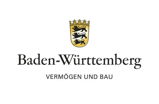 Das Logo zeigt das Wappen von Baden-Württemberg mit dem Schriftzug "Vermögen und Bau" darunter.