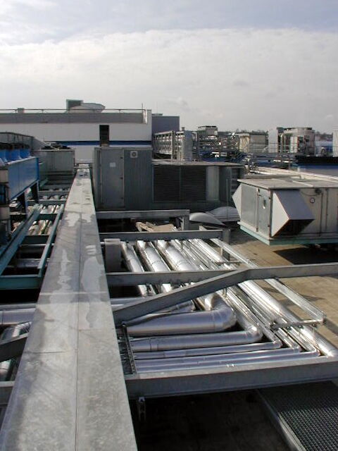 Neubau Werk 5 der Gambro Dialysatoren GmbH Hechingen, Apparate für Dampf, Kondensat, Heizwasser, Kalt- und Kühlwasser, Trinkwasser, Grauwasser, Prozesswasser, Stickstoff, Prozessluft, Druckluft, NMP und weitere Reinstmedien