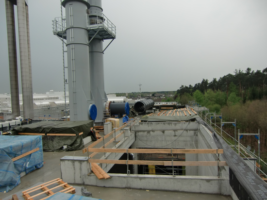 Dach Kesselhaus - der Bypass wird montiert